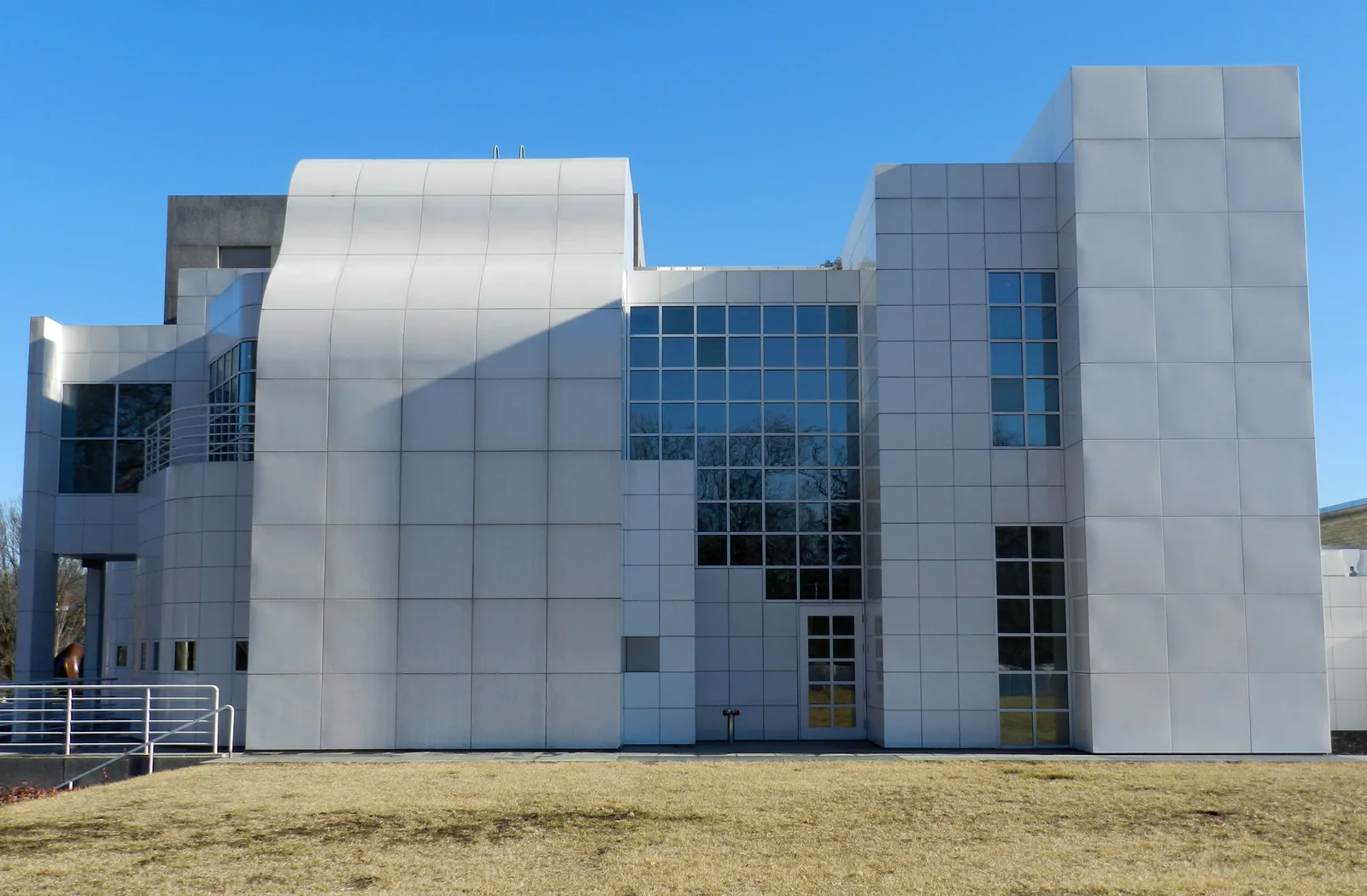 Des Moines Art Center architecture and landscaped grounds